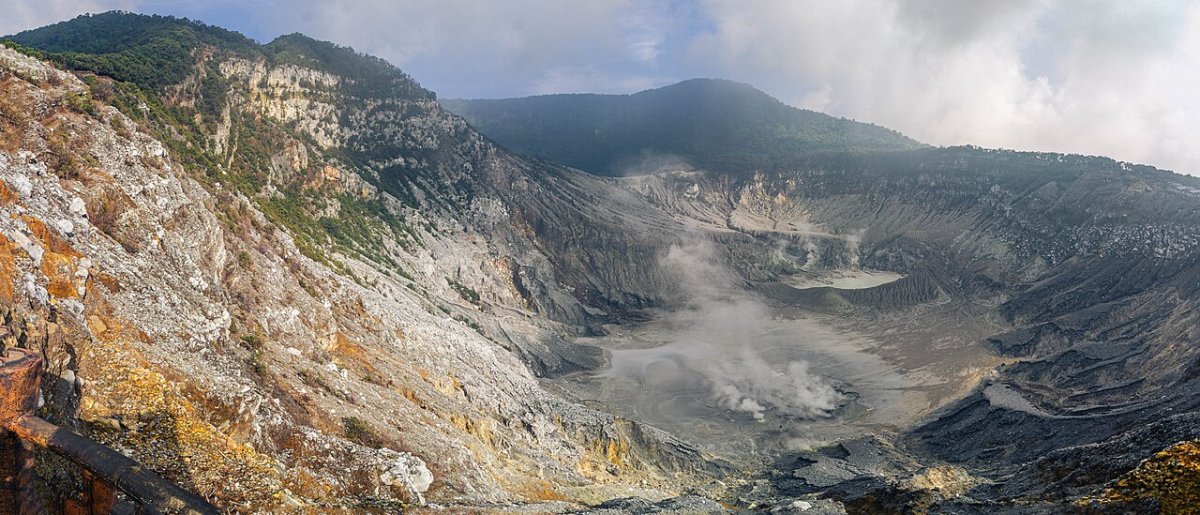 Gunung Tangkuban Parahu