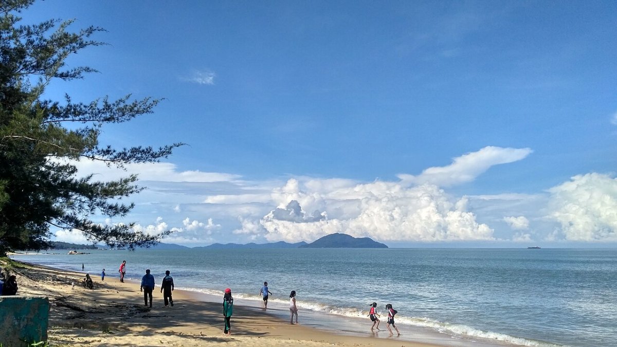 Pantai Pasir Panjang Singkawang
